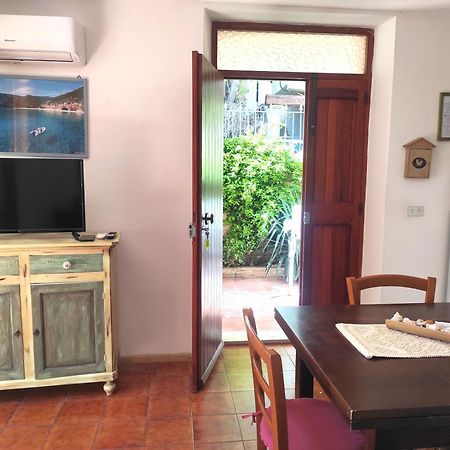 Casa Goletta Soggiorno Per 4 A 2 Minuti Dalla Spiaggia Iunq0334 칼라고노네 외부 사진
