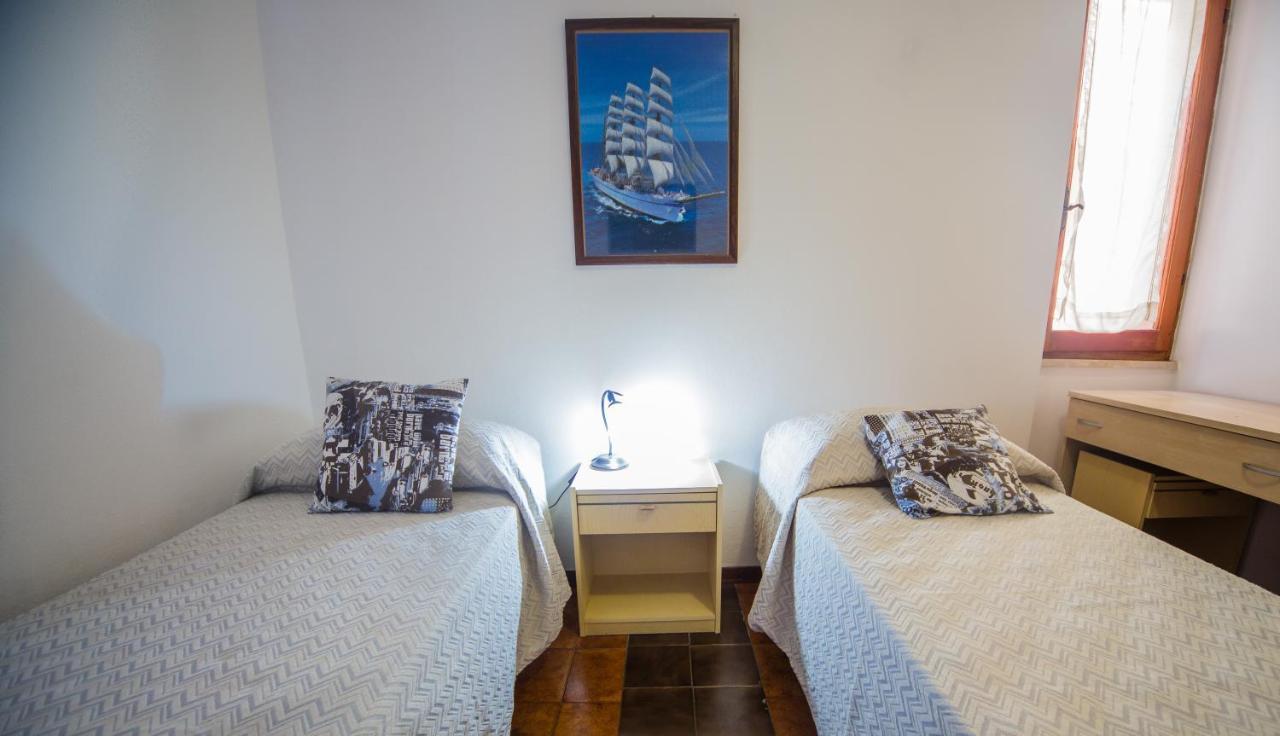 Casa Goletta Soggiorno Per 4 A 2 Minuti Dalla Spiaggia Iunq0334 칼라고노네 외부 사진