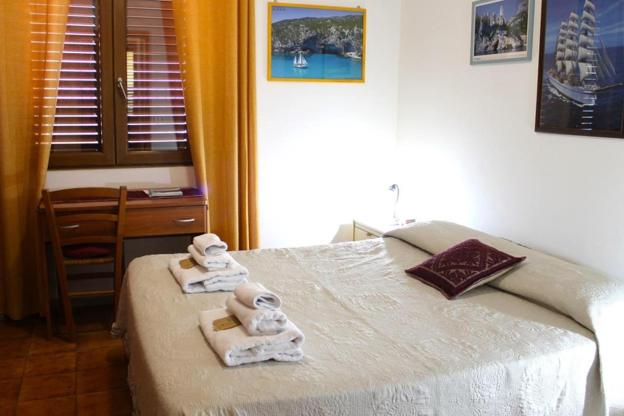 Casa Goletta Soggiorno Per 4 A 2 Minuti Dalla Spiaggia Iunq0334 칼라고노네 외부 사진